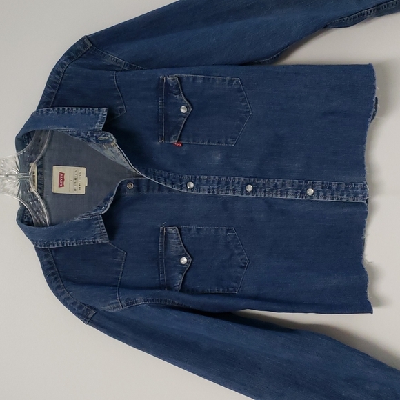 Levi's cropped denim shirt - Picture 3 of 16
